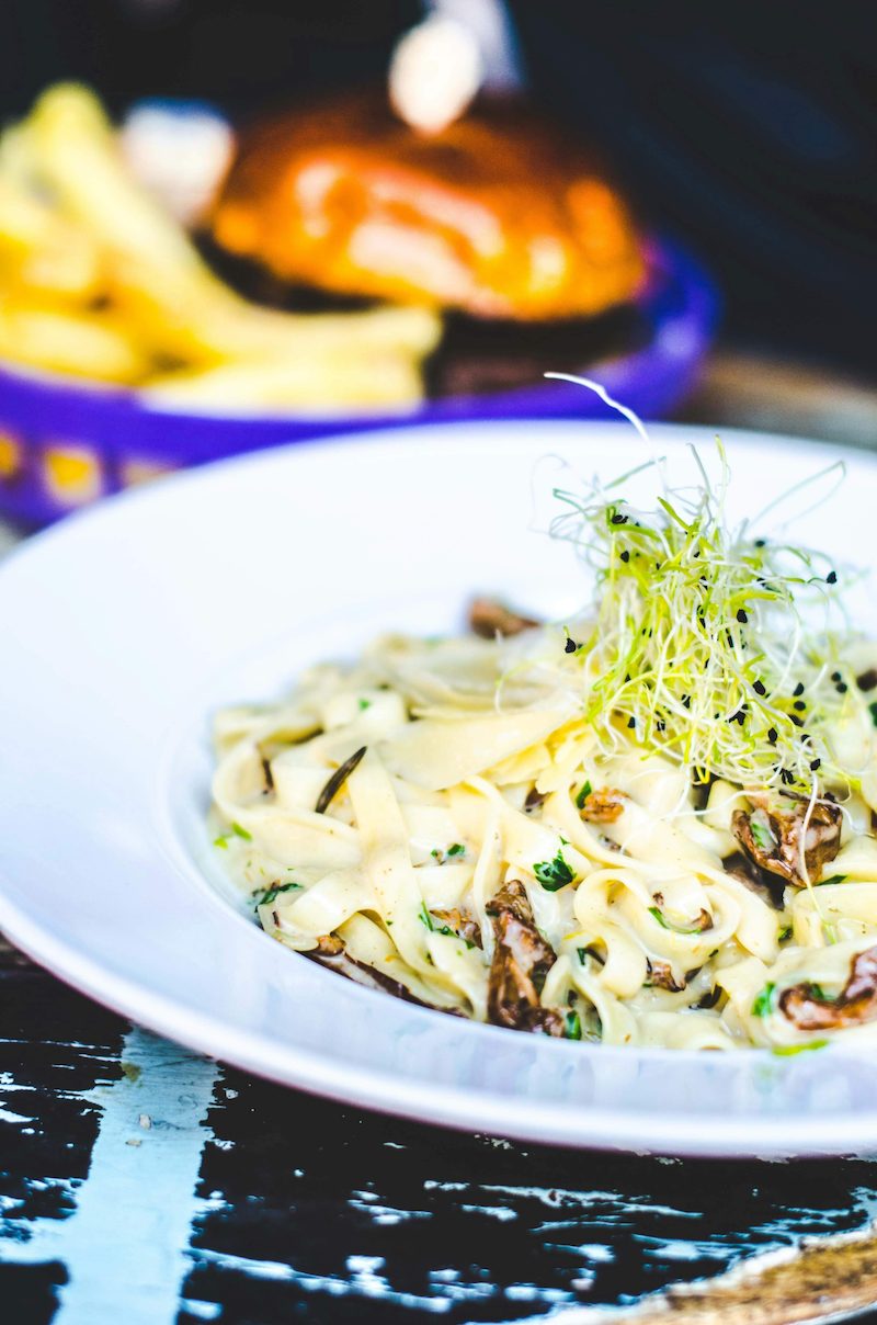 Estimate portion sizes of restaurant meals